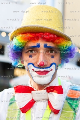 Sopot, Daniel Chmieliński, artysta uliczny pracujący...