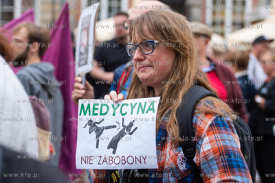 Gdańsk, okolice Dworu Artusa. Ani Jednej Więcej!...