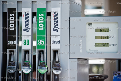 Gdansk. Nowo otwarta stacja benzynowa grupy Lotos....