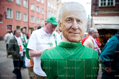 Gdansk. Ulica Dluga. Tlumy kibicow z Hiszpanii i Irlandi...