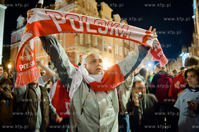 Gdansk. Dlugi Targ. Kibice niemieccy, greccy i polscy...