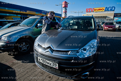 Gdansk. Matarnia. Wolontariusze rozkladaja ulotki skierowane...