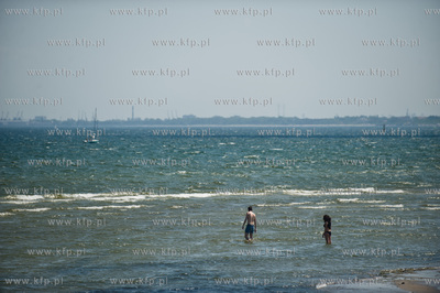 Sloneczny i upalny dzien na plazy w Sopocie.
23.05.2014
fot....
