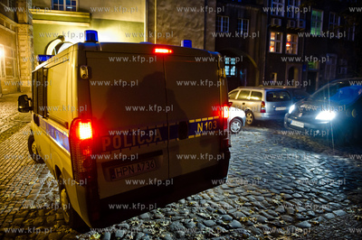 Gdansk. Podworze kamienicy przy ul. Dlugi Targ. Odnalezienie...