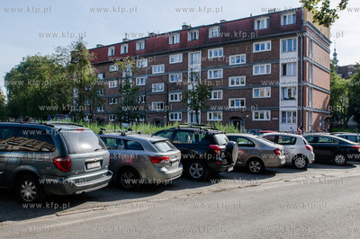 Gdansk. Ul. Osiek. Wprowadzona strefa platnego parkowania.
03.08.2015
fot....
