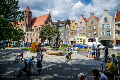 Gdansk. Wielki piknik na placu Swietopelka, zorganizowany...