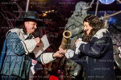 Gdansk. Zieleniec przy pomniku Jana Heweliusza. Widowisko...