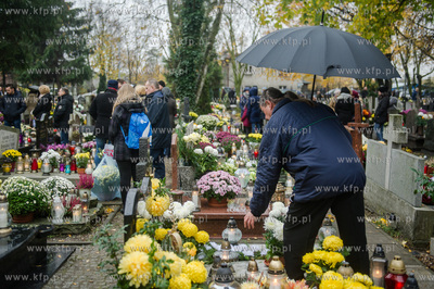 Gdańsk. Cmentarz św. Jadwigi w Nowym Porcie. Dzień...