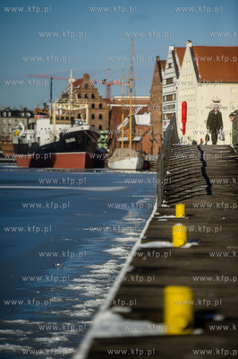 Gdańsk. Mroźny, słoneczny, zimowy dzień. Minusowe...