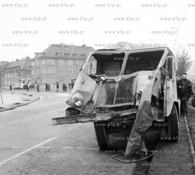 Zderzenia samochodu ciezarowego marki Star z tramwajem...