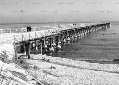 Zasniezone molo w Gdyni Orlowie. 
18.02.1978
5luty78_z.kosycarz_p41
Fot....