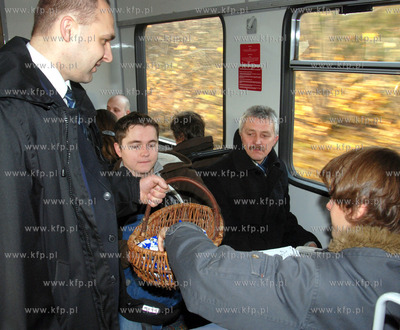 Z okazji Dnia Kolejarza pracownicy trojmiejskiej SKM...