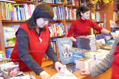 Ksiegarnia Bialy Kruk w Domu Handlowym Batory w Gdyni...