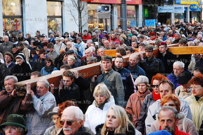 Wielki Piatek. Gdynska Droga Krzyzowa
06.04.2007
Fot....