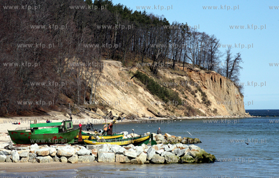 Gdynia Orlowo. Nz. Lodzie rybackie na tle orlowskiego...