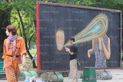 Lato zaczyna sie w Gdyni czyli Cudawianki. Nz. URBAN...