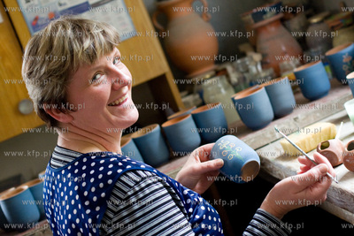 Chmielno. Muzeum Ceramiki Kaszubskiej Neclow. Nz. pani...