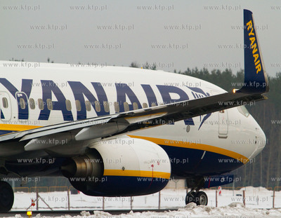 Gdansk, Rebiechowo NZ. Boeing 737-800 linii Ryanair
13.01.2011
fot....