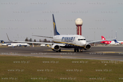 Gdansk, Rebiechowo. Nz.Boeing 737 Ryanair. 120.04.2012...