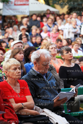 Estrada przed Palacem Opatow w Parku Oliwskim. Mozartiana...
