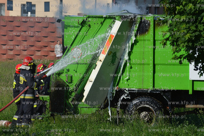 Pozar smieciarki Sanipor na ulicy Slaskiej w Gdyni....
