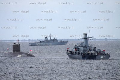 Parada wszystkich najwazniejszych klas okretow bedacych...