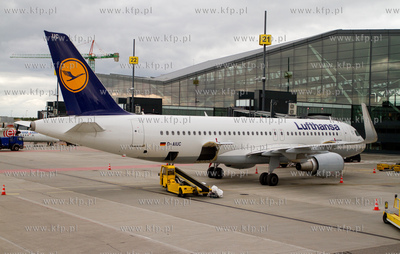 Port Lotniczy Gdansk. Nz.Airbus 320 linii Lufthansa.
22.06.2014
fot....
