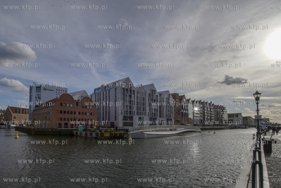 Gdańsk. Nowa zabudowa Wyspy Spichrzów oraz budowa...