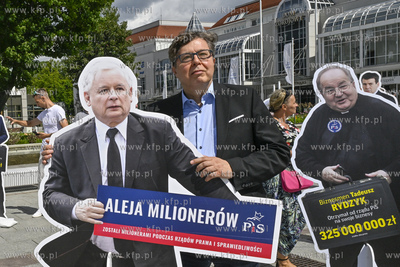 Sopot. Plac Przyjaciol Sopotu.  Konferencja prasowa...