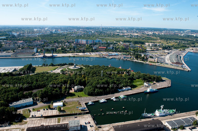 Westerplatte, oraz wejscie do Portu Gdansk, widziane...