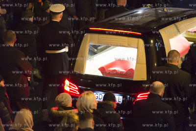 Gdańsk. Przemarsz konduktu żałobnego z trumną zamordowanego...