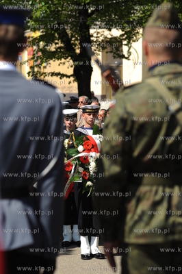 Gdansk. Obchody rocznicowe Konstytucji 3 Maja, kwiaty...