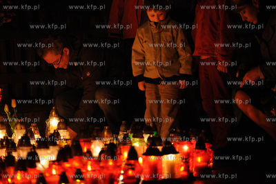 Zaloba po katastrofie samolotu prezydenckiego pod Smolenskiem....