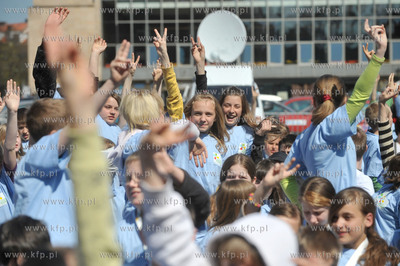 W Gdansku na Targu Weglowym ponad 400 dzieci z wzielo...