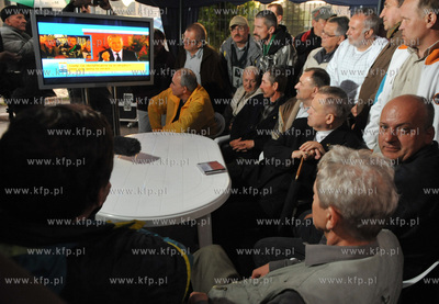 Stocznia Gdanska. Zwiazkowcy ze stoczniowej Solidarnosci...