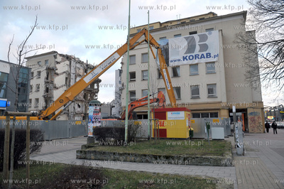 Wyburzanie dawnego Domu Towarowego PDT a obecnie Galerii...