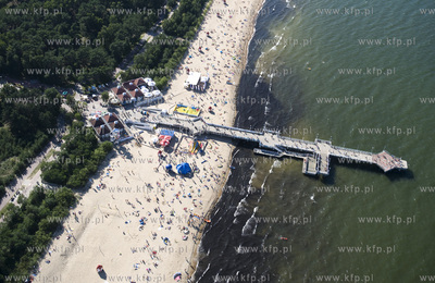 Gdansk Brzezno z lotu ptaka. Molo i plaza na granicy...