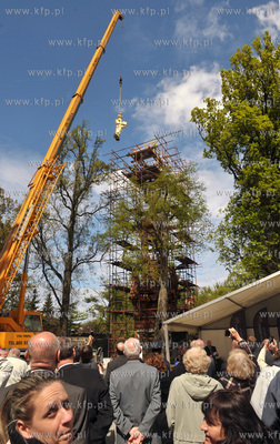 Uroczystosci wciagniecia rzezby Alegorii Nauki wienczacej...