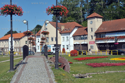 Skwer przez Urzedem Gminy i remiza stazy pozarnej u...