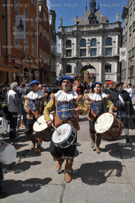 Gdansk. Swieto Miasta. Parada i inscenizacja  na ul....