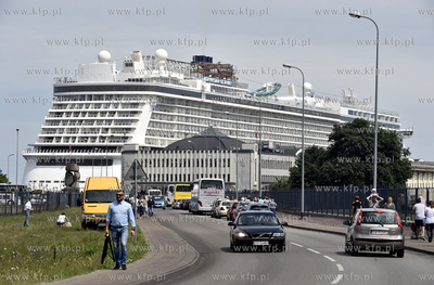 Zawinięcie statku wycieczkowego "Norwegian Getaway"...