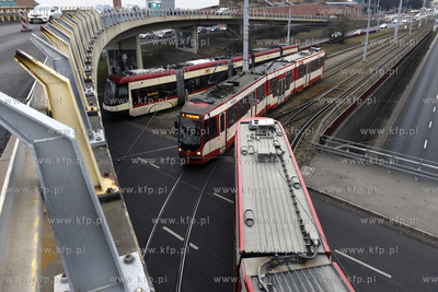 Gdańsk. Węzeł Okopowa. Tramwaje Pesa Swing i Duwag...