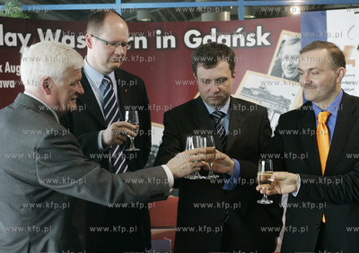 Rebiechowo. Lotnisko im. Lecha Walesy. Przyjecie deklaracji...