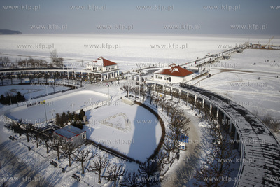 Sopot. Zamarznieta Zatoka Gdanska.
23.02.2011
fot....