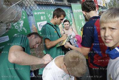 Gdansk Zaspa. Pilkarski turniej dzikich druzyn Do przerwy...
