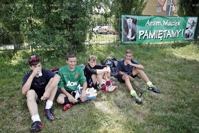 Gdansk Zaspa. Pilkarski turniej dzikich druzyn Do przerwy...