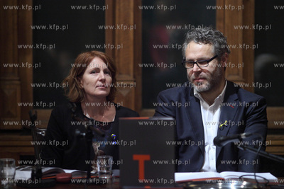 Ratusz Staromiejski w Gdansku. Wodowanie albumu Tu...