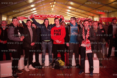 Mistrzostwa Europy w piłce ręcznej. Kibice oglądają...