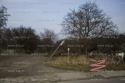 Gdańsk. Równoległa polna droga do ulicy Sobieskiego.
08.03.2016
fot....