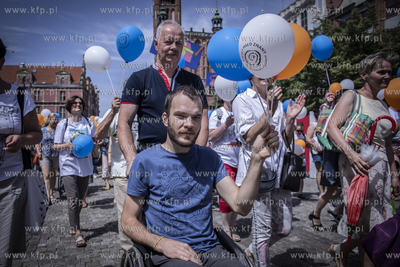 Gdańsk. ul. Długa i Długi Targ. Parada na zakończenie...